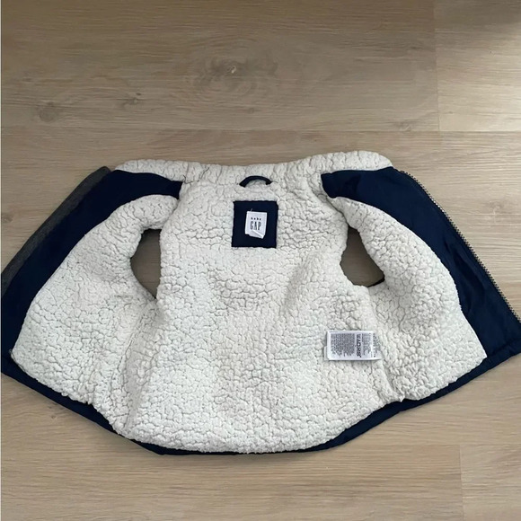 Gap  Baby Sherpa Puffer Vest - Picture 4 of 5
